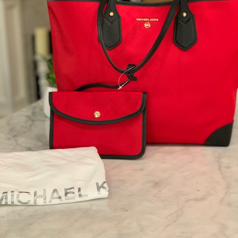 MICHEAL KORS EVA NYLON LARGE TOTE - Picture 2 of 11